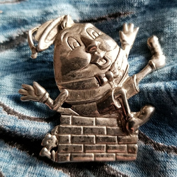 Vintage Jewelry - Vintage Humpty Dumpty brooch silver tone Pin egg
